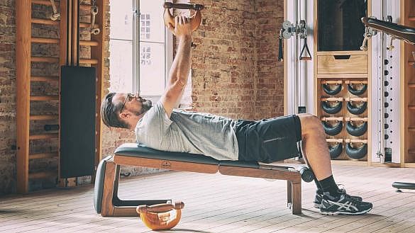 66215-NOHrD-TriaTrainer-halterbank-kersenhout-afbeelding-3