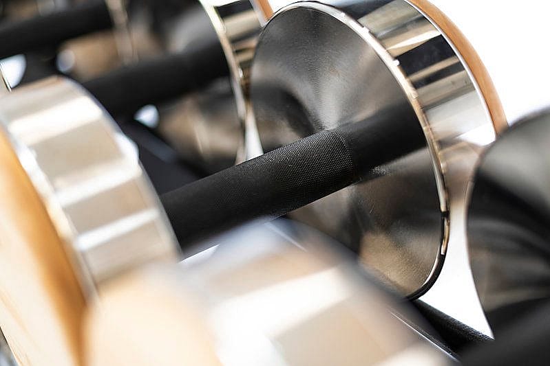 82997-NOHrD-Dumbellset-inclusief-opbergrek-kersenhout-afbeelding-3