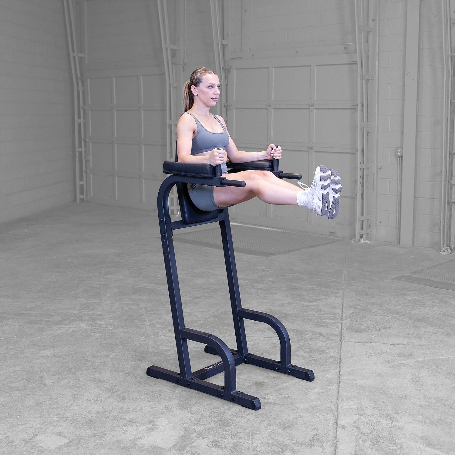 35526-Body-Solid-Vertical-knee-raise-en-dip-power-tower-afbeelding-2