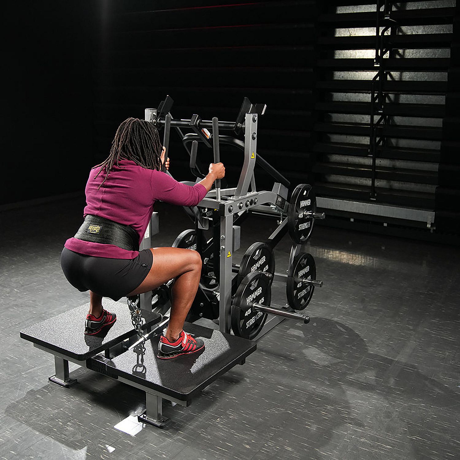 145892-Hammer-Strength-Plate-Loaded-Belt-Squat-afbeelding-4
