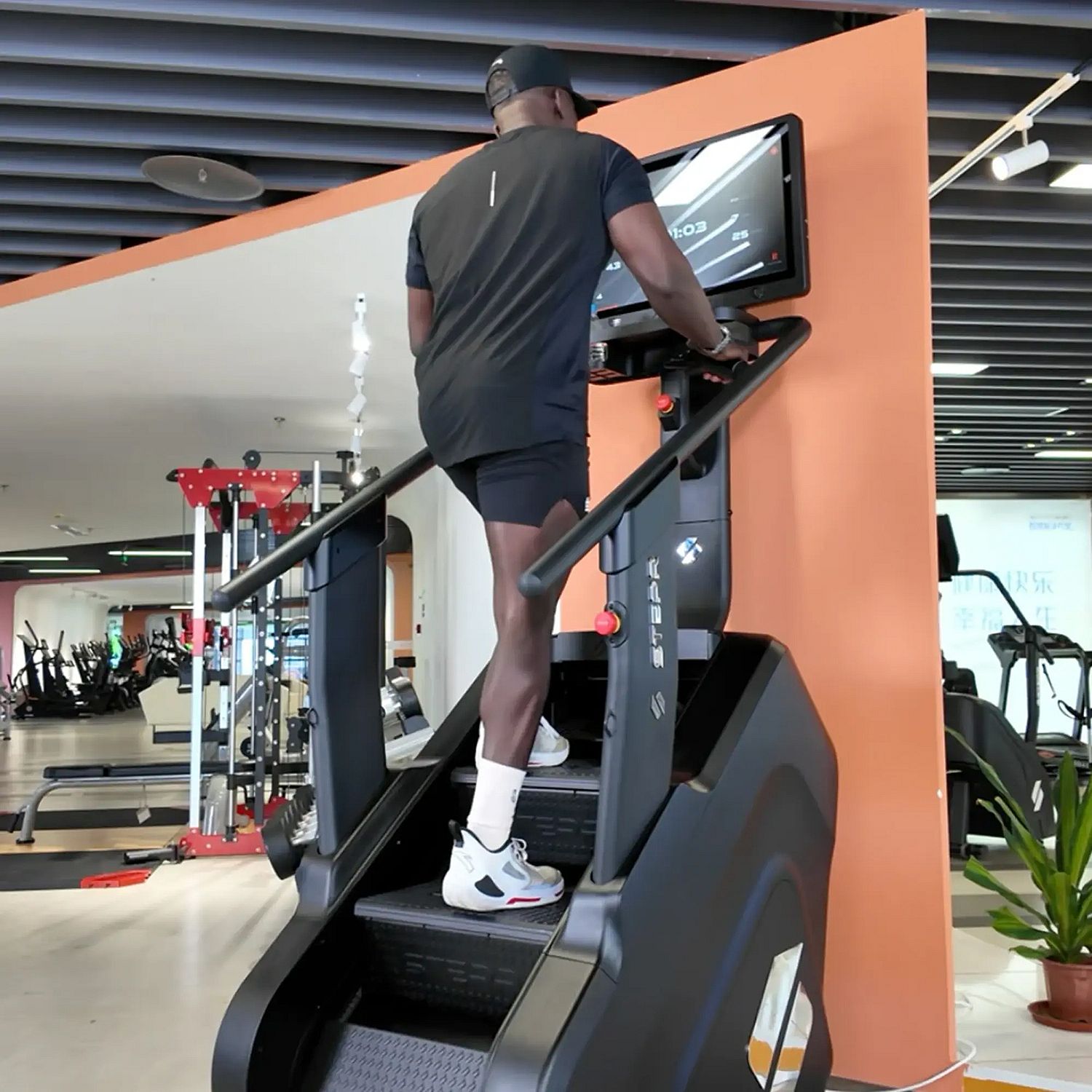 145706-STEPR-XL-Stair-Climber-27-HD-Touchscreen-afbeelding-9