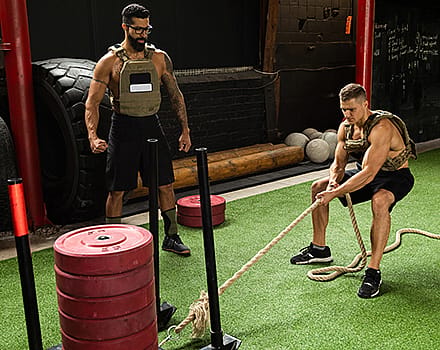 hyrox-oefeningen-sled-pull-met-gewichtsvest-thumbnail