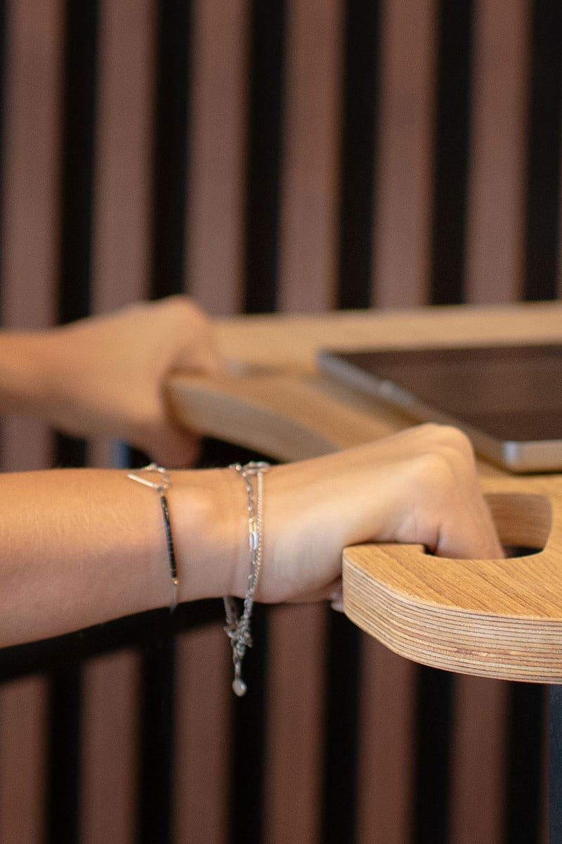 82989-NOHrD-Sprintbok-V2-laptop-steun-kersenhout-afbeelding-4